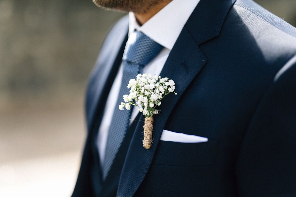Jak najít a vybrat perfektní pánský svatební oblek?
