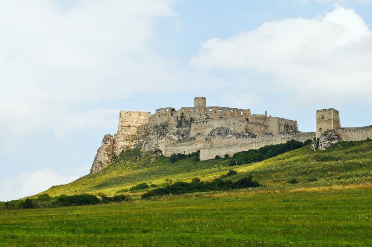 Nejlepší místa k návštěvě na Slovensku: Objevte kamenná kasina a další místa
