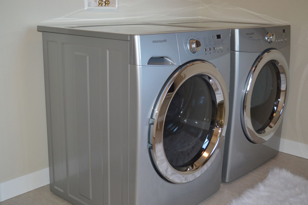 Je možné si pračku vybrat online?