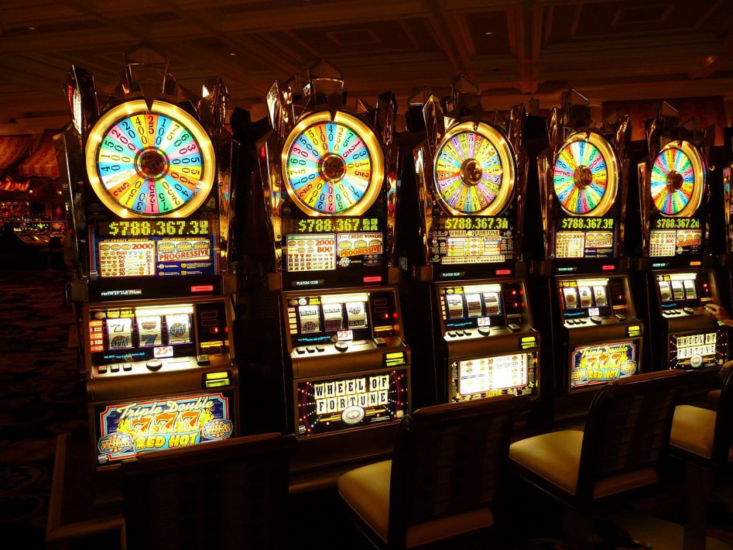 Proč někter&eacute; sloty vypl&aacute;cej&iacute; častěji, ale m&eacute;ně? Objevte tajemstv&iacute; v&yacute;hern&iacute;ch kombinac&iacute; v online casinu